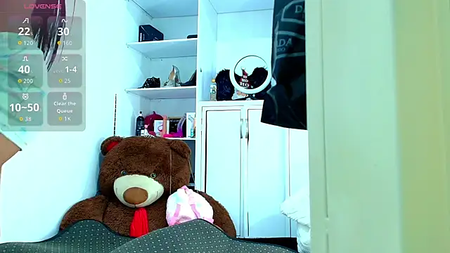 mia fernand online show from November 2025 10:36:02 PM