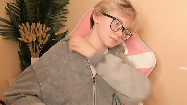 RinaPollet online show from November 2025 03:23:02 PM