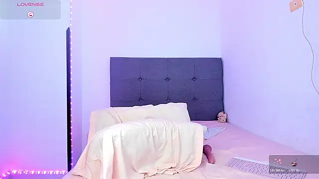 Snapshot of tessa__evans chatting on February 2026 01:00:02 AM tessa evans online show from February 2026 01:00:02 AM