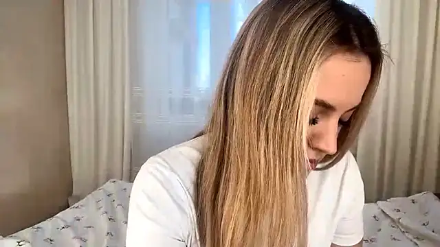 LuciaShadwell online show from December 2025 04:17:02 AM