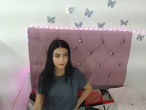 Snapshot of Isardrigue02 chatting on November 2025 03:17:02 AM Isardrigue02 online show from November 2025 03:17:02 AM