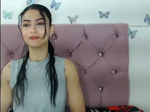 Snapshot of Isardrigue02 chatting on December 2025 06:12:02 AM Isardrigue02 online show from December 2025 06:12:02 AM