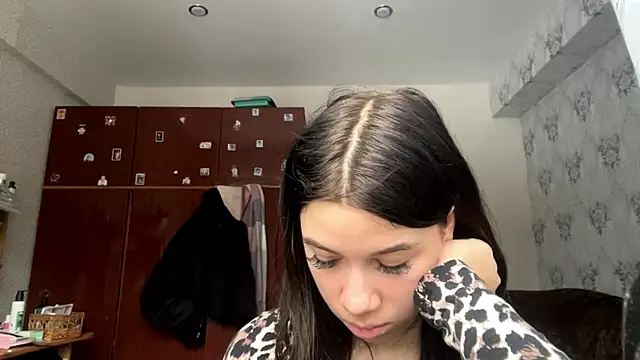 Snapshot of DebbiGoodknight chatting on November 2025 07:44:02 AM DebbiGoodknight online show from November 2025 07:44:02 AM