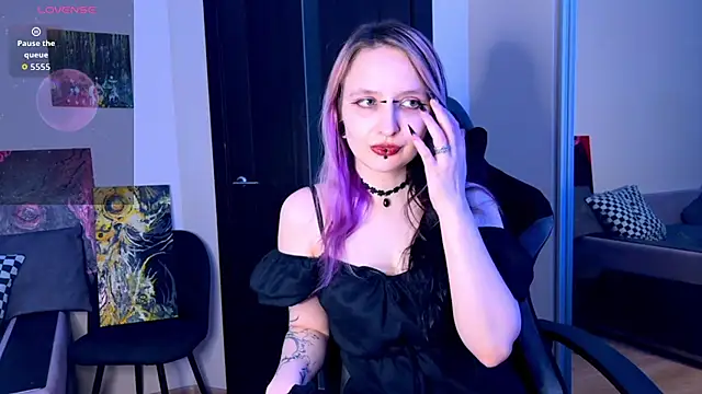 Snapshot of lavender_monster chatting on February 2026 06:04:01 PM lavender monster online show from February 2026 06:04:01 PM