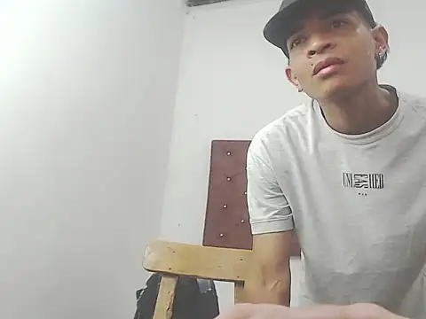 crissex3 online show from February 2026 11:43:02 AM