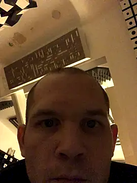 Snapshot of Spielzeugtwink chatting on November 2025 05:13:02 PM Spielzeugtwink online show from November 2025 05:13:02 PM