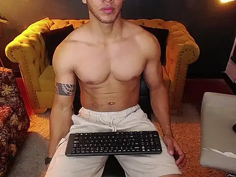 Snapshot of tayler_luke chatting on December 2025 01:15:02 AM tayler luke online show from December 2025 01:15:02 AM