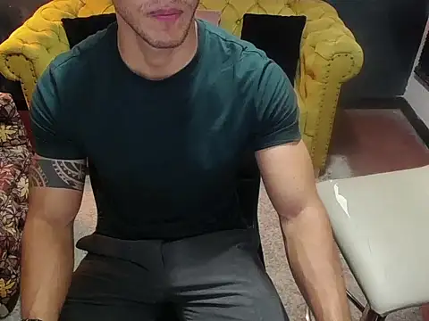 Snapshot of tayler_luke chatting on December 2025 01:13:01 AM tayler luke online show from December 2025 01:13:01 AM