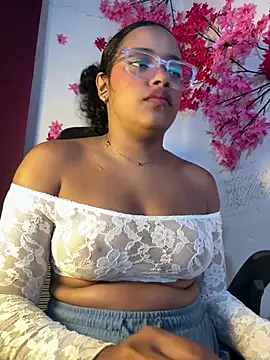 Snapshot of chleo_rosse chatting on April 2026 04:12:01 PM chleo rosse online show from April 2026 04:12:01 PM