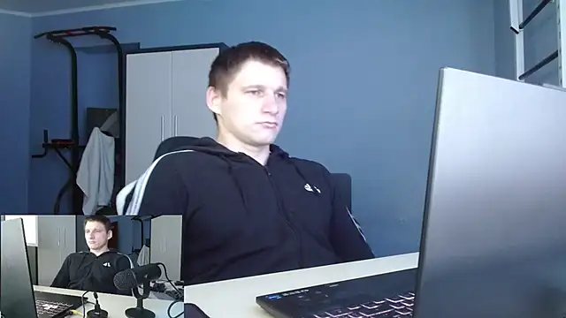 Poliglotjoe1 online show from February 2026 07:51:02 AM