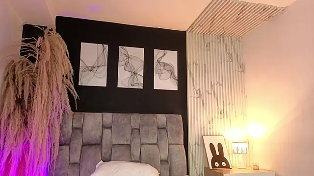 dahianae   online show from January 2026 07:49:02 PM