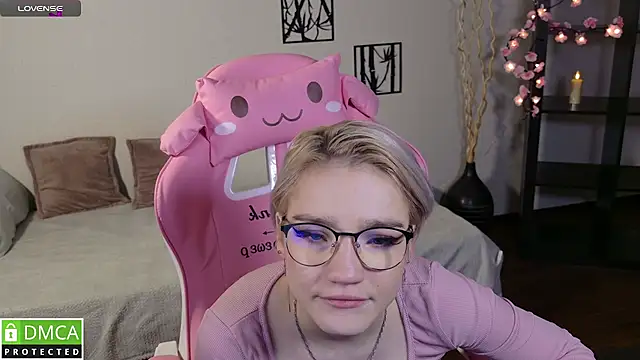 Megan Lora online show from November 2025 08:35:02 AM