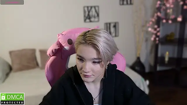 Megan Lora online show from November 2025 02:55:02 AM