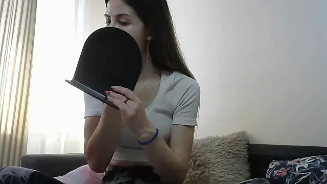 Erii18 online show from January 2026 12:32:02 PM