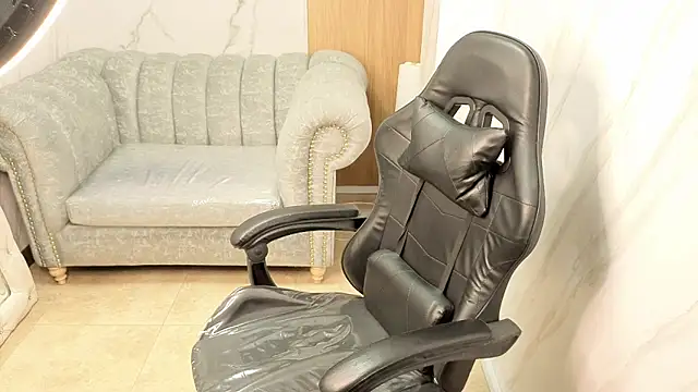 violeta tf online show from December 2025 01:42:01 PM