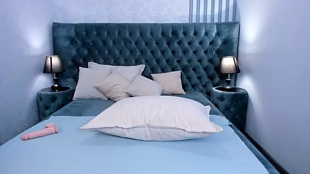 MonicaSway online show from November 2025 03:57:02 PM