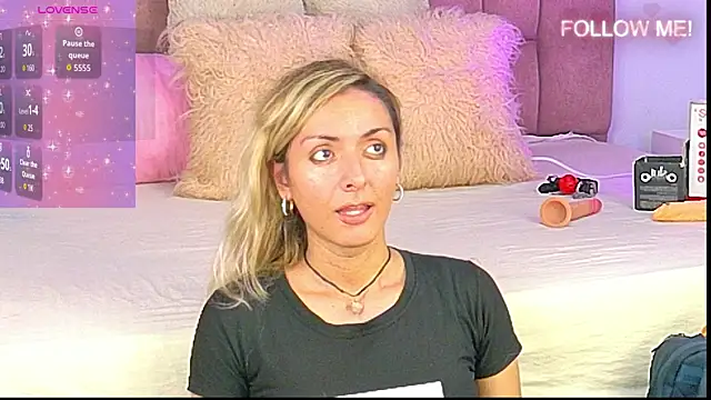 Lunitaa Diva online show from December 2025 07:00:01 PM