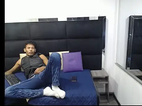 Snapshot of Straight_latinX chatting on November 2025 04:16:01 AM Straight latinX online show from November 2025 04:16:01 AM