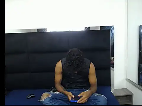 Snapshot of Straight_latinX chatting on December 2025 03:45:02 AM Straight latinX online show from December 2025 03:45:02 AM