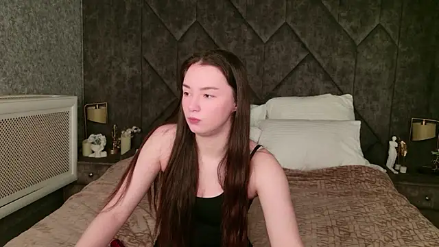 Amber Bond online show from February 2026 05:56:01 AM