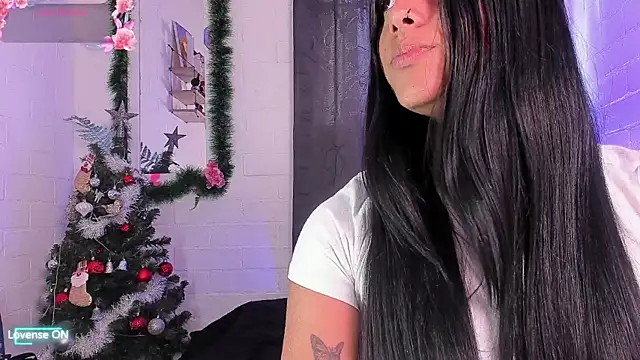 Snapshot of Cristal_dark chatting on December 2025 09:33:01 PM Cristal dark online show from December 2025 09:33:01 PM