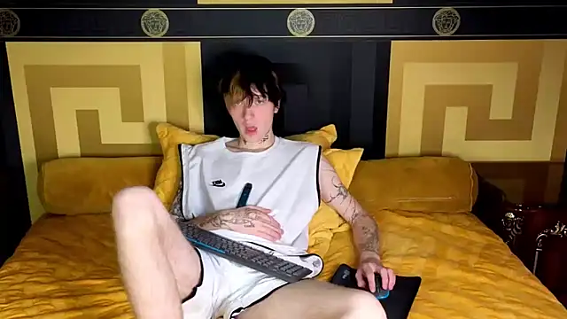 Snapshot of TRAVIS_CLAS chatting on November 2025 08:19:01 PM TRAVIS CLAS online show from November 2025 08:19:01 PM