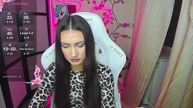 Snapshot of AdeleLuu chatting on November 2025 01:27:02 AM AdeleLuu online show from November 2025 01:27:02 AM