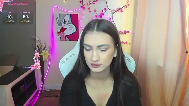 Snapshot of AdeleLuu chatting on November 2025 02:58:01 AM AdeleLuu online show from November 2025 02:58:01 AM