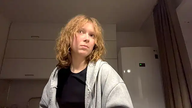 ElfriedaZwack online show from December 2025 05:07:01 PM