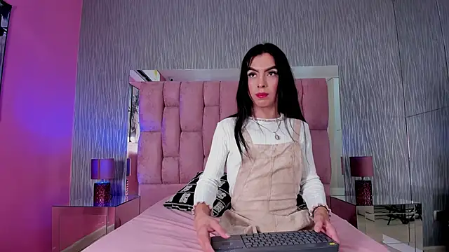 Fernanda Thail online show from December 2025 12:11:02 PM