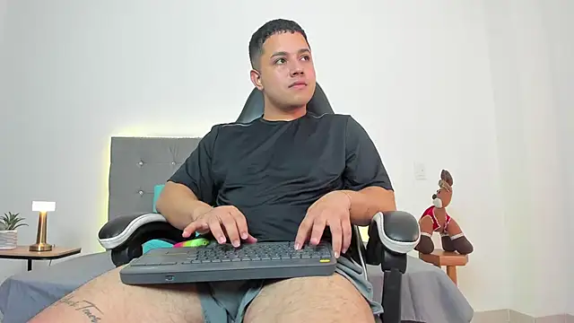 Snapshot of bry_hill chatting on November 2025 01:23:01 PM bry hill online show from November 2025 01:23:01 PM