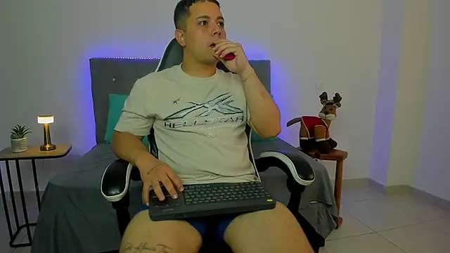 Snapshot of bry_hill chatting on November 2025 01:24:02 PM bry hill online show from November 2025 01:24:02 PM