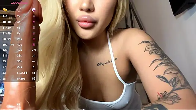 EIeniVanwart online show from February 2026 05:08:01 PM