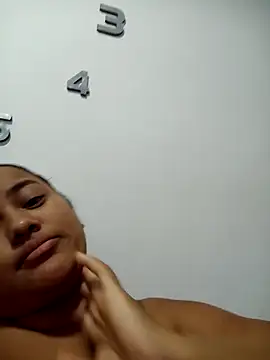 Snapshot of Luna-Morales chatting on December 2025 05:38:02 AM Luna-Morales online show from December 2025 05:38:02 AM