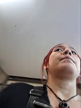 Snapshot of Eveeelyn25 chatting on November 2025 12:21:02 AM Eveeelyn25 online show from November 2025 12:21:02 AM