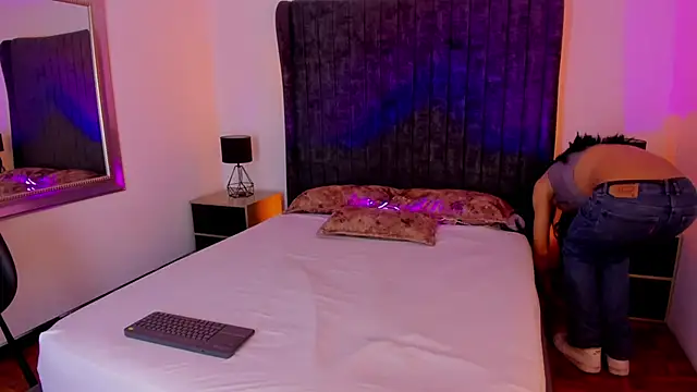 CleoColliva  online show from November 2025 04:37:02 AM