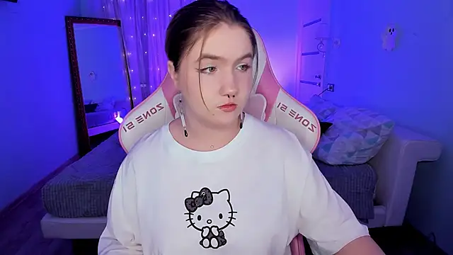 lovelyy julia online show from December 2025 08:30:02 AM