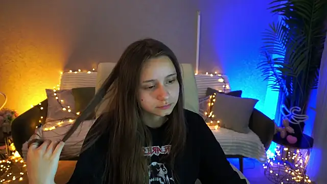 TinyNatalie online show from May 2026 04:18:02 AM