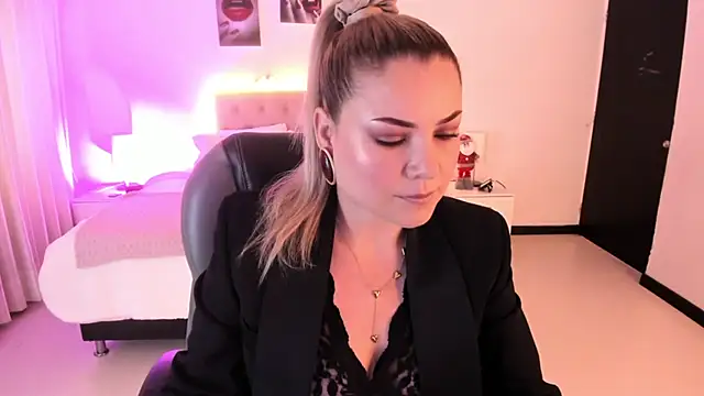 Violeta Hotter online show from December 2025 11:04:01 AM