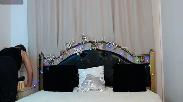 Leona Rae online show from December 2025 09:29:02 AM