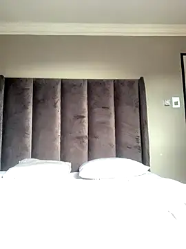 Snapshot of cuddlegiantbear chatting on November 2025 05:18:02 AM cuddlegiantbear online show from November 2025 05:18:02 AM