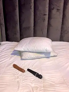 Snapshot of cuddlegiantbear chatting on November 2025 04:13:02 AM cuddlegiantbear online show from November 2025 04:13:02 AM