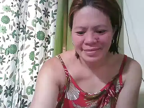 Snapshot of Smilinglovely chatting on June 2026 05:04:01 AM Smilinglovely online show from June 2026 05:04:01 AM