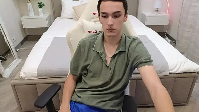 MoonlinSkinn online show from November 2025 08:15:01 AM