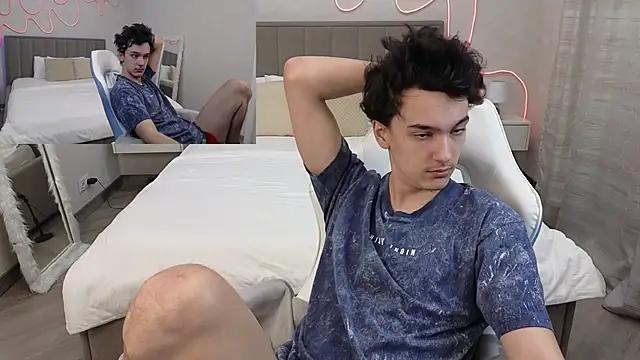 MoonlinSkinn online show from February 2026 01:00:02 AM