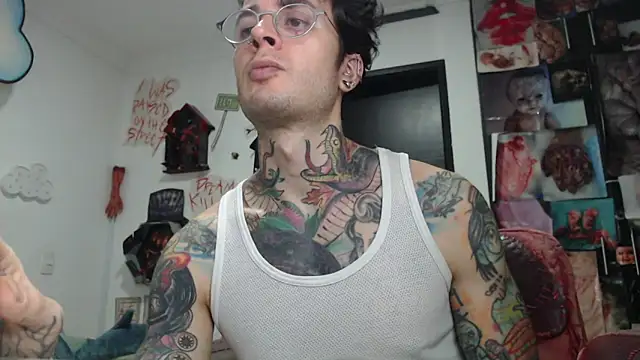 Snapshot of CryBoy13 chatting on December 2025 03:55:01 AM CryBoy13 online show from December 2025 03:55:01 AM