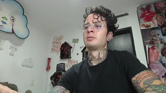 Snapshot of CryBoy13 chatting on December 2025 11:21:01 PM CryBoy13 online show from December 2025 11:21:01 PM