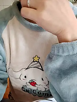 HanniZii online show from December 2025 03:56:01 AM