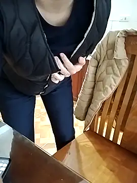 HanniZii online show from December 2025 01:13:01 AM