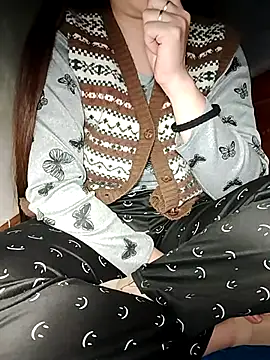 HanniZii online show from December 2025 04:05:01 PM